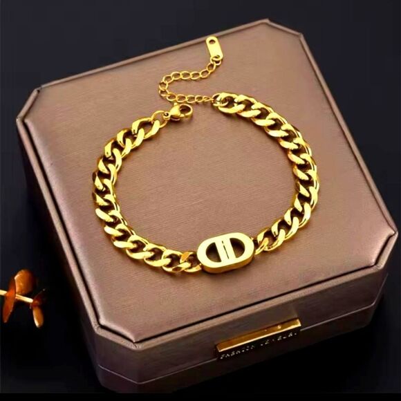 Gold Chain Bracelet - Picture 1 of 3